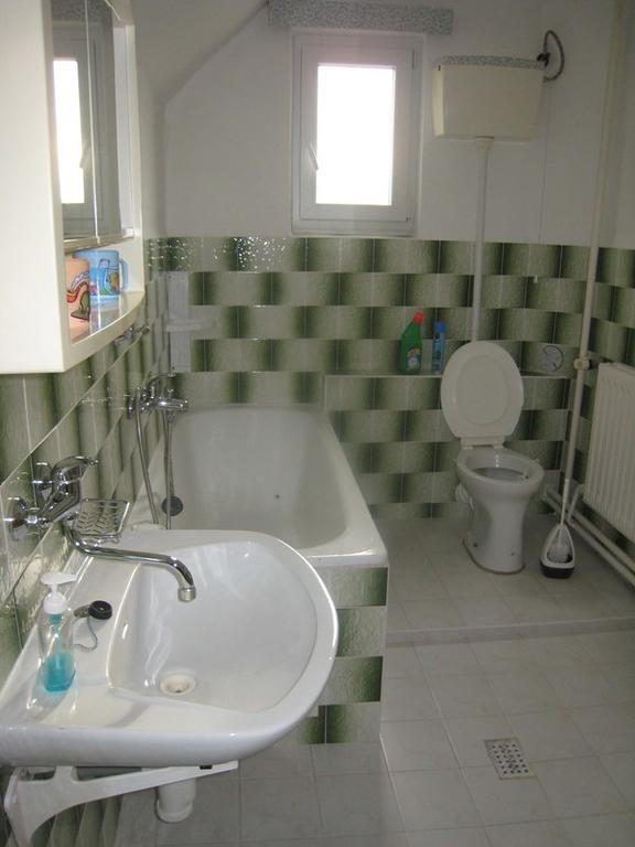 Apartman Eva Crhov エクステリア 写真